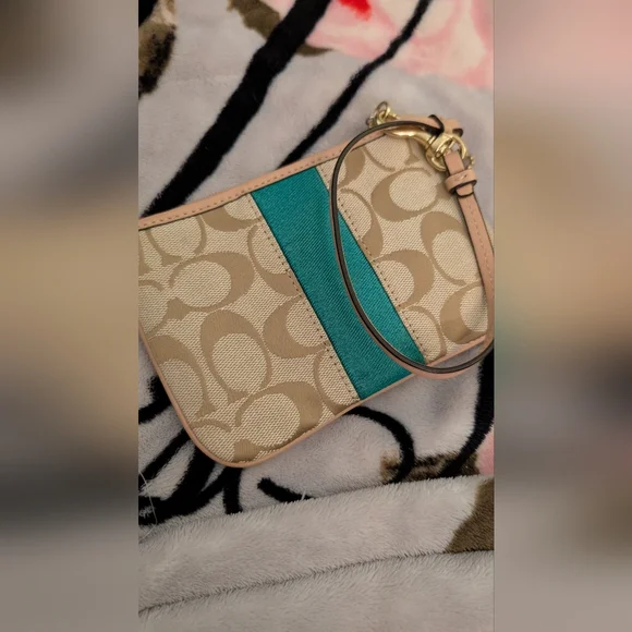 Cute Coach Vintage Zipper Pouch - Picture 4 of 6